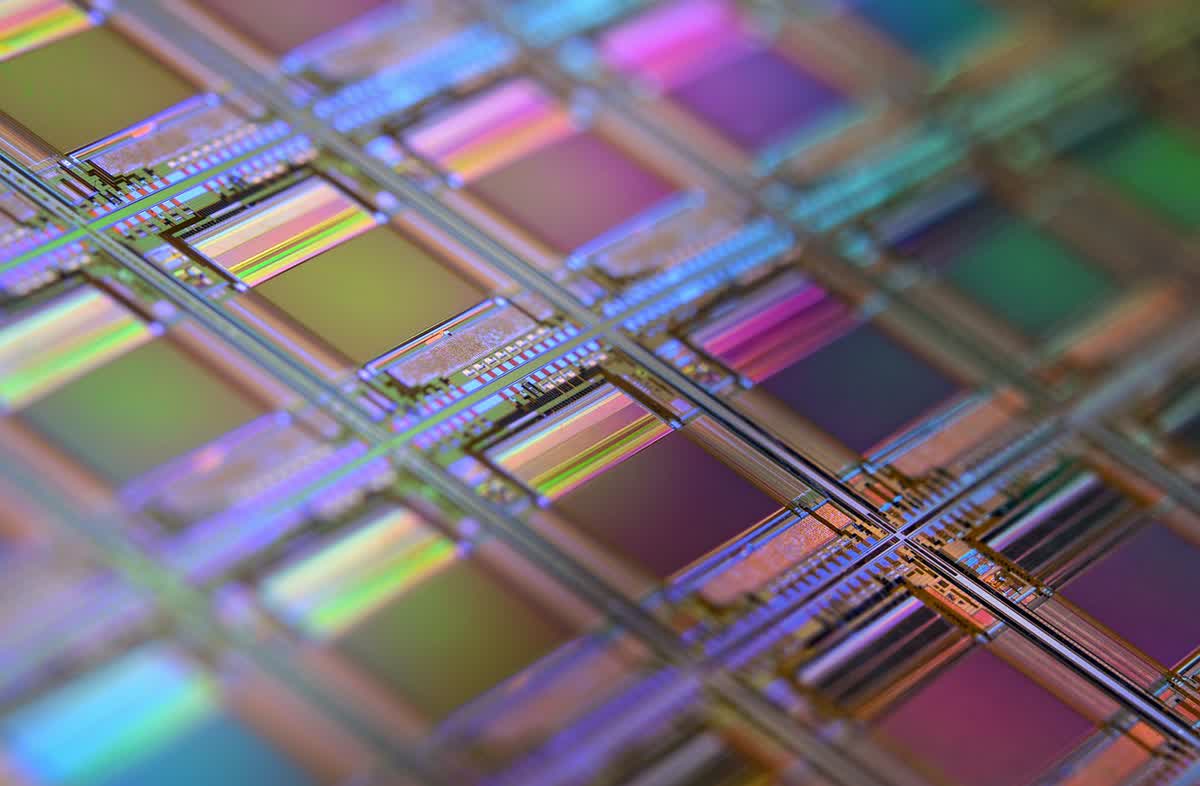 三值模型越过 1.58-bit 门槛：省下的那 0.14 bit，为什么值得写一篇论文